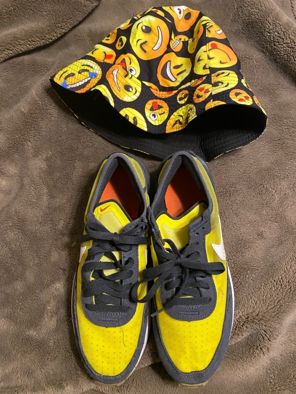 Nike Waffle One GS “Go The Extra Smile” Can Also fit A Woman’s Size 8 & Free Hat